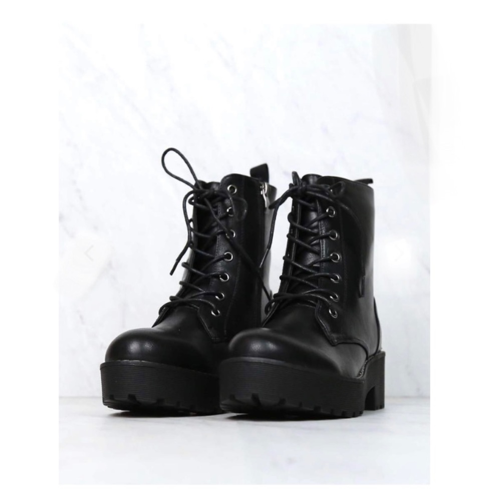 Dirty Laundry | Moore Platform Combat Boot - Picture 10 of 16